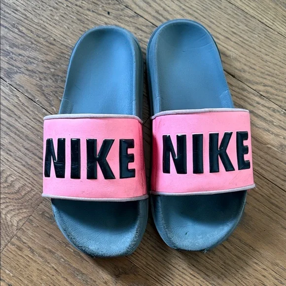 Nike Pink Slide Sandals very worn - Picture 1 of 5